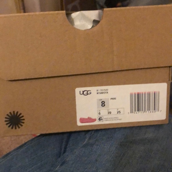 Pink Ugg’s brand new from ugg company never worn - Picture 7 of 8